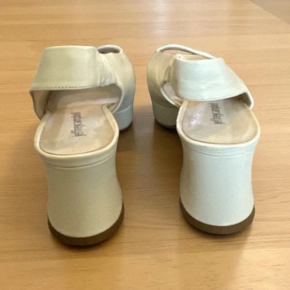 Jeffrey Campbell Cream Slingback Leather Sandals – Size 9 – 2.5” Heel - Picture 8 of 9